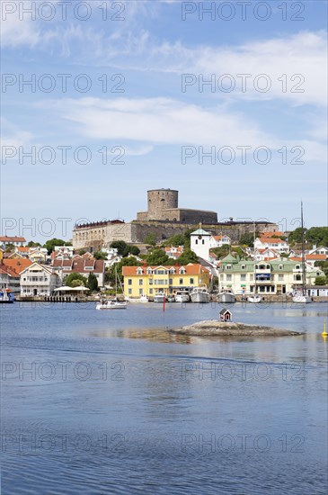 Marstrandsoe archipelago island with the harbour and Carlsten Fortress, Marstrand, Vaestra Goetalands laen, Sweden, Europe