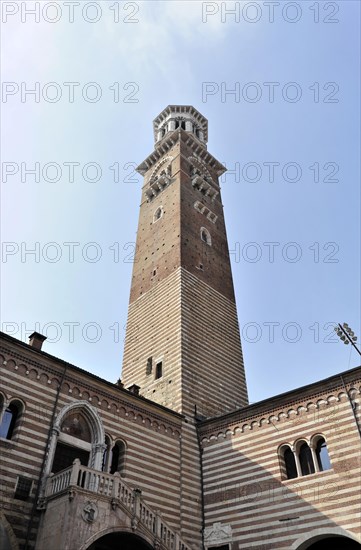 Lamberti Tower, Torre dei Lamberti, Piazza delle Erbe, Verona, Veneto, Veneto, Italy, Europe