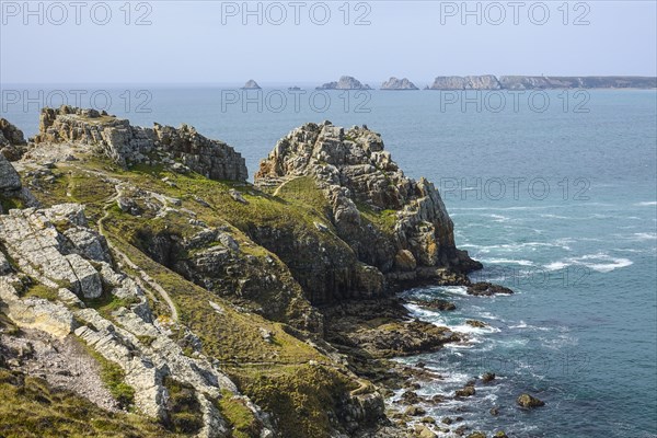 Pointe de Dinan, Crozon, behind Pointe de Pen Hir with the rocks Les Tas de Pois, Crozon peninsula, department Finistere Penn ar Bed, region Bretagne Breizh, France, Europe