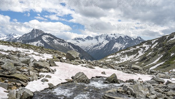 Mountain stream Lapenkarbach on the Berliner Hoehenweg, mountain panorama with glaciated mountain peaks, summit Hoher Weisszint and Hochfeiler, Zillertal Alps, Tyrol, Austria, Europe