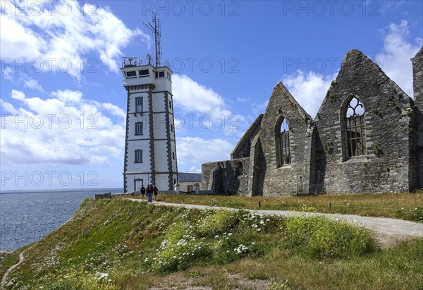 Semaphore, ruins of Saint-Mathieu Abbey on the Pointe Saint-Mathieu, Plougonvelin, Finistere department, Brittany region, France, Europe