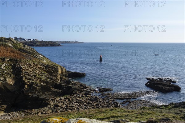 Panoramic view from the peninsula Kermorvan in south direction to the Pointe Saint Mathieu with monastery ruin and lighthouse, Le Conquet, department Finistere Pen ar Bed, region Bretagne Breizh, France, Europe
