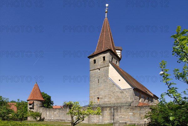 Effeltrich, fortified church of St George. The fortified church was built at the end of the 15th century as a fortified church after Nuremberg troops robbed the town twice. With its approx. 200 metre long wall, four towers and the battlements on the south side, Effeltrich has the best preserved fortified church in Upper Franconia