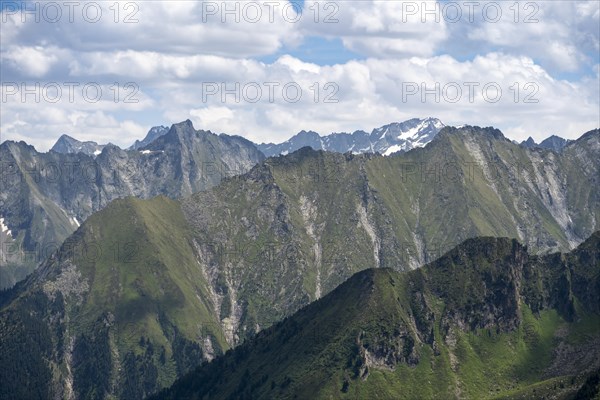 Lined up mountains, mountain peaks in the Zillertal Alps, Tyrol, Austria, Europe