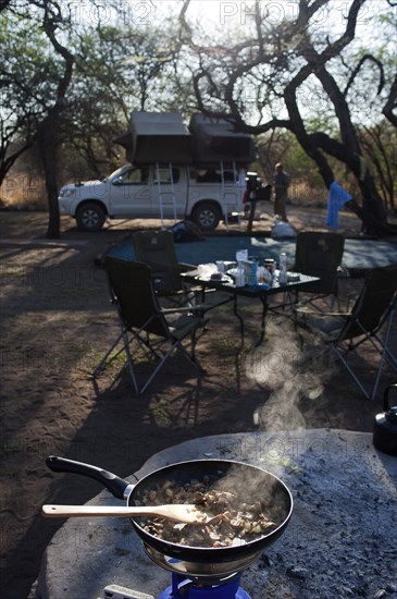 Camping with breakfast, morning, camping, roof tent, cooking, food, outdoor, safari, holiday, tourism, travel, travel style, adventure, Namibia, Africa