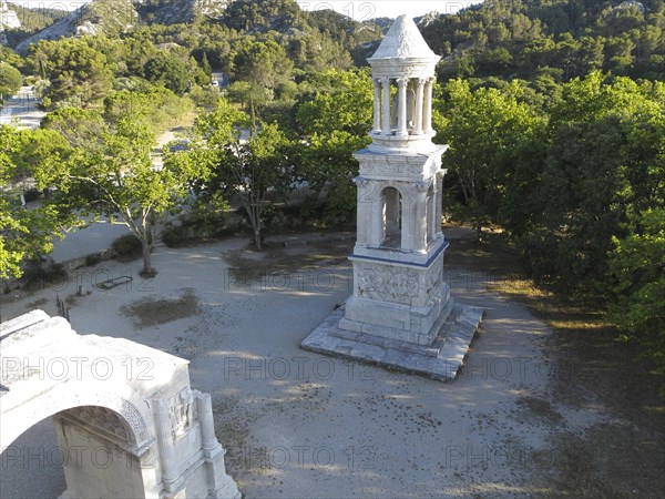 Les Antiques, Glanum, Saint-Remy-de-Provence, Bouches-du-Rhone, Provence, France, Europe