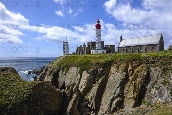 Semaphore, ruins of Saint-Mathieu Abbey, lighthouse and Notre Dame de Grace chapel on Pointe Saint-Mathieu, Plougonvelin, Finistere department, Brittany region, France, Europe