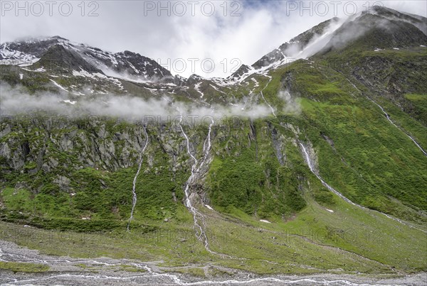 Mountain streams flow over steep mountain slopes into the tagl of the Schlegeisgrund, cloudy rocky mountains with summit Hochsteller, Furtschaglhaus, Berliner Hoehenweg, Zillertal, Tyrol, Austria, Europe