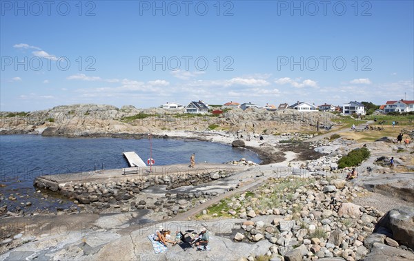 Bathing bay on the archipelago island of Hoenoe, Oeckeroe municipality, Vaestra Goetalands laen province, Sweden, Europe