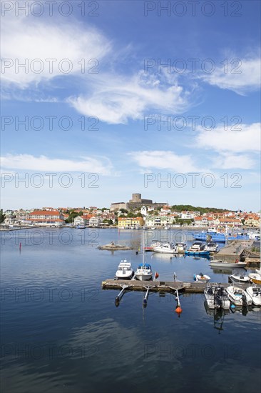 Marstrandsoe archipelago island with the harbour and Carlsten Fortress, Marstrand, Vaestra Goetalands laen, Sweden, Europe