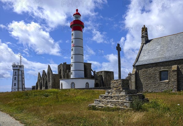 Semaphore, ruins of Saint-Mathieu Abbey, lighthouse and Notre Dame de Grace chapel on Pointe Saint-Mathieu, Plougonvelin, Finistere department, Brittany region, France, Europe