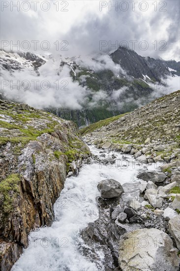 Furtschaglbach mountain stream, rocky mountain peak of the Hochsteller behind, Furtschaglhaus, Berliner Hoehenweg, Zillertal, Tyrol, Austria, Europe