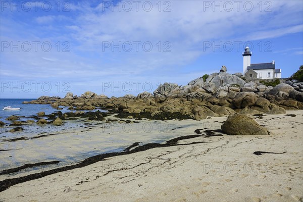 Lighthouse and beach at the Pointe de Pontusval, Plouneour-Brignogan-Plage, department Finistere Penn ar Bed, region Bretagne Breizh, Atlantic coast, France, Europe