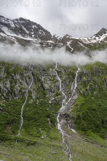 Mountain streams flow over steep mountain slopes into the Schlegeisgrund valley, cloudy rocky mountains with Hochsteller summit, Furtschaglhaus, Berliner Hoehenweg, Zillertal, Tyrol, Austria, Europe