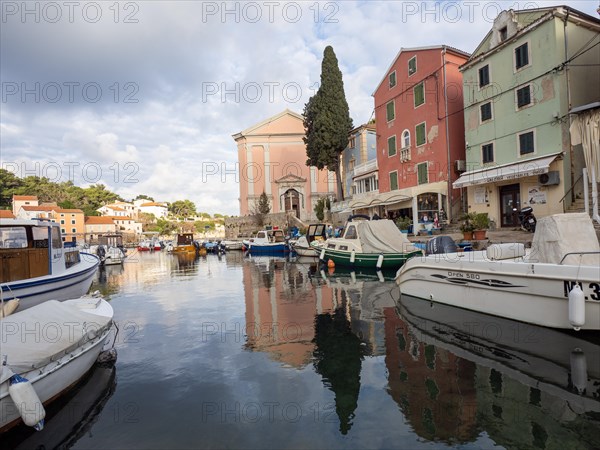 St. Anthony's Church in the morning light, boats in the harbour, Veli Losinj, Losinj Island, Kvarner Bay, Croatia, Europe