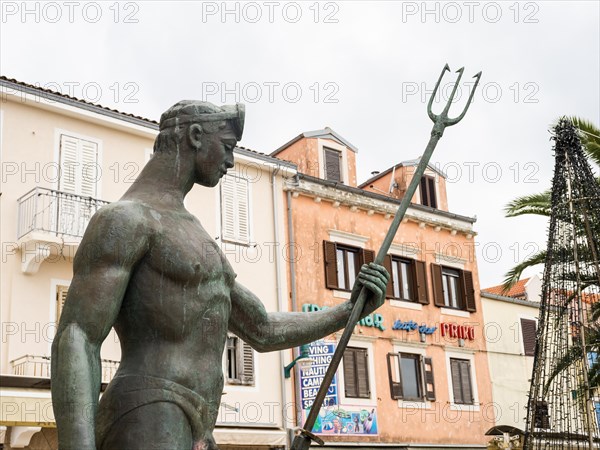 Monument, diver with trident, harbour of Mali Losinj, island of Losinj, Kvarner Gulf Bay, Croatia, Europe