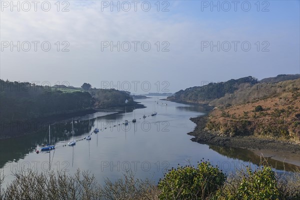 View of the Aber Wrach from the viewpoint just in front of it flows into the Atlantic Ocean, Plouguerneau, Finistere Penn ar Bed department, Bretagne Breizh region, France, Europe