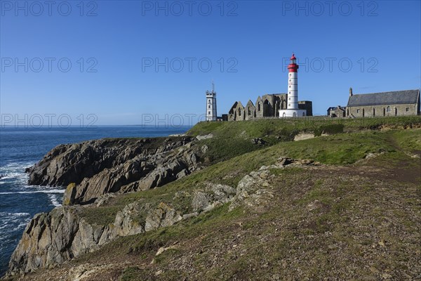 Semaphore, ruins of Saint-Mathieu Abbey, lighthouse and Notre Dame de Grace chapel on the Pointe Saint-Mathieu, Plougonvelin, Finistere Penn ar Bed department, Brittany Breizh region, France, Europe