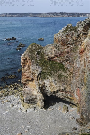 Pointe de Dinan, Crozon, behind Pointe de Pen Hir with the rocks Les Tas de Pois, Crozon peninsula, department Finistere Penn ar Bed, region Bretagne Breizh, France, Europe