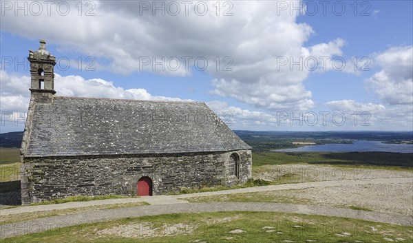 Chapel on Mont Saint-Michel de Brasparts, behind Reservoir de Saint-Michel, mountain range Monts d'Arree, department Finistere Penn ar Bed, region Bretagne Breizh, France, Europe