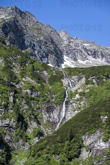 Kesselbach waterfall, rocky mountain peaks, Berliner Hoehenweg, Zillertal Alps, Tyrol, Austria, Europe