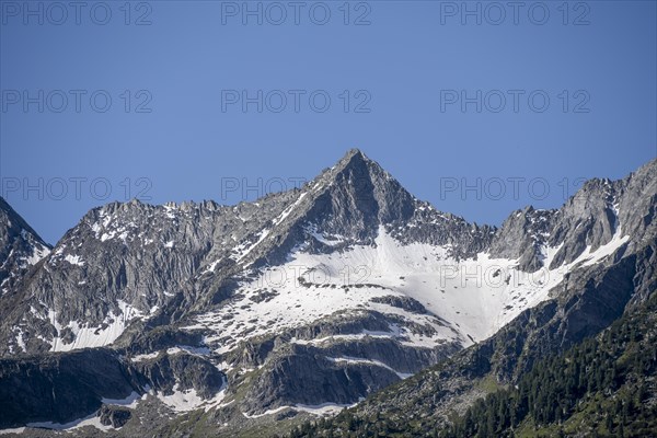 Rocky summit Kleiner Greiner with snow, Zillertal Alps, Tyrol, Austria, Europe