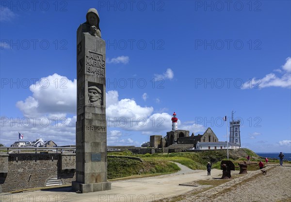 Former fort and memorial to the fallen of the 1st World War, semaphore at the back, ruins of the Saint-Mathieu abbey and lighthouse on the Pointe Saint-Mathieu, Plougonvelin, Finistere department, Brittany region, France, Europe