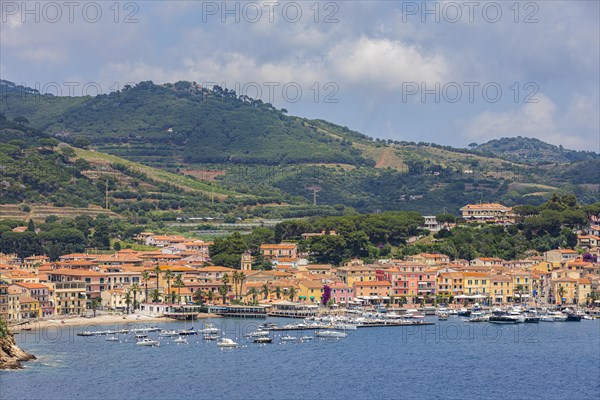 Sailing yachts in the harbour of Porto Azzurro, Elba, Tuscan Archipelago, Tuscany, Italy, Europe