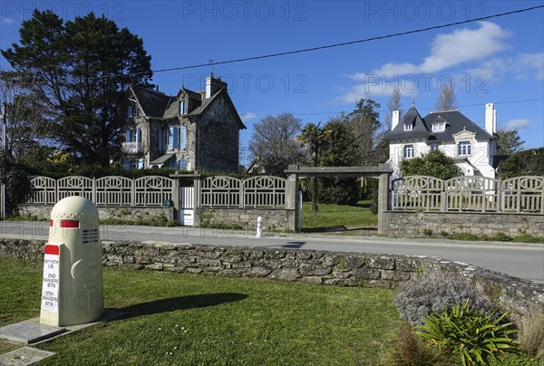 Wilhelminian-style villas on the seafront promenade of Plougonvelin on the Atlantic coast at the mouth of the Bay of Brest, Finistere Penn ar Bed department, Brittany Breizh region, France, Europe