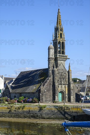 Church of Notre Dame de Bonne Nouvelle at the mouth of the river Le Camfrout in the bay of Brest, Hopital-Camfrout, Finistere Penn ar Bed, Bretagne Breizh, France, Europe
