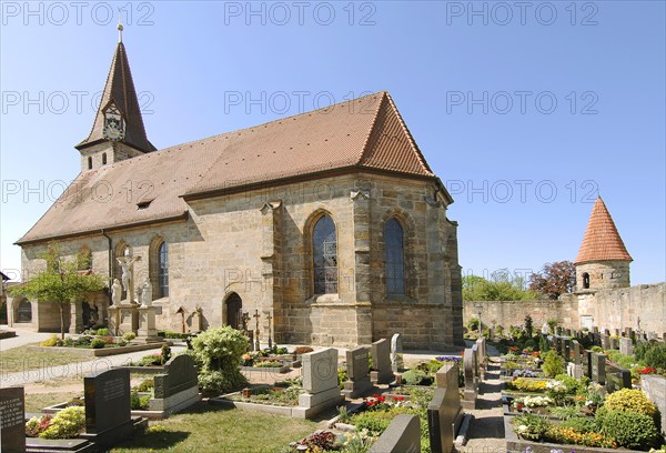 Effeltrich, fortified church of St George. The fortified church was built at the end of the 15th century as a fortified church after Nuremberg troops robbed the town twice. With its approx. 200 metre long wall, four towers and the battlements on the south side, Effeltrich has the best preserved fortified church in Upper Franconia