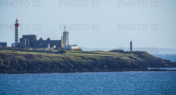 Panoramic view from the peninsula Kermorvan in south direction to the Pointe Saint Mathieu with monastery ruin and lighthouse, Le Conquet, department Finistere Pen ar Bed, region Bretagne Breizh, France, Europe