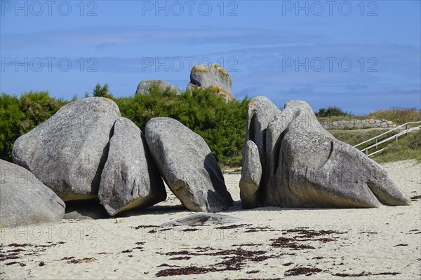 Lighthouse and beach at the Pointe de Pontusval, Plouneour-Brignogan-Plage, department Finistere Penn ar Bed, region Bretagne Breizh, Atlantic coast, France, Europe