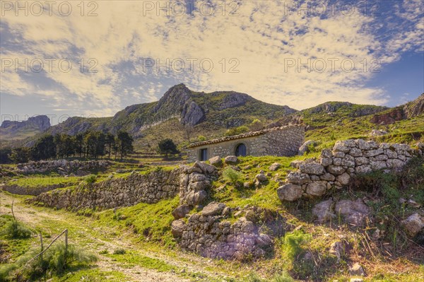 Traditional farmhouse surrounded by stone walls in a hilly landscape, near Novara di Sicilia, Sicily, Italy, Europe