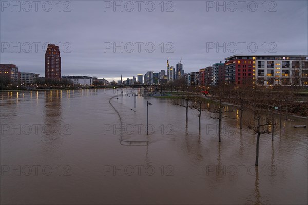 After persistent rainfall, the Main overflowed its banks in the eastern harbour area of Frankfurt and caused flooding in the Weseler Werft area. (long exposure), Main riverbank, Frankfurt am Main, Hesse, Germany, Europe