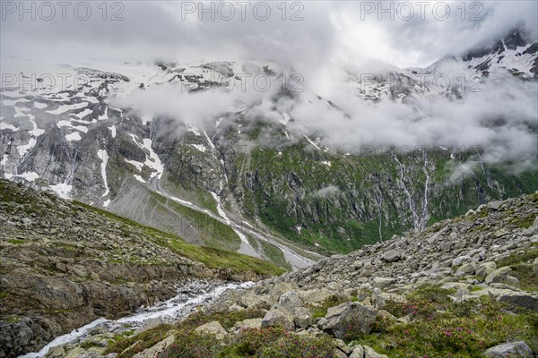 Cloudy mountain landscape, view of rocky and glaciated mountains, Furtschaglhaus, Berliner Hoehenweg, Zillertal, Tyrol, Austria, Europe