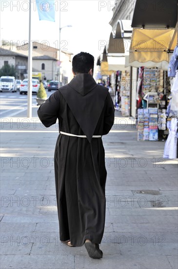 Monk travelling in Assisi, Assisi, Umbria, Italy, Europe