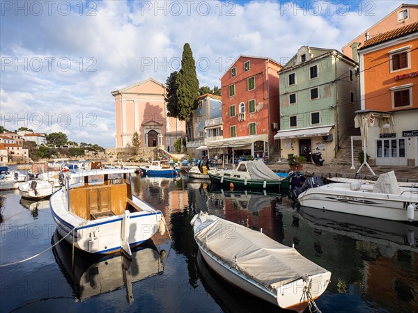 St. Anthony's Church in the morning light, boats in the harbour, Veli Losinj, Losinj Island, Kvarner Bay, Croatia, Europe