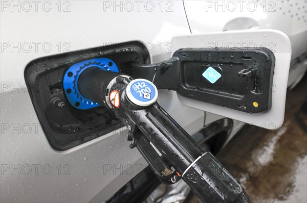 Refuelling a car with hydrogen at a hydrogen filling station, Berlin, 11.01.2023