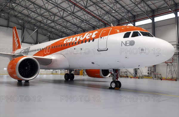 An easyJet Airbus A320 neo stands in the newly opened easyJet maintenance hangar. The entire European easyJet fleet is now maintained at the Schoenefeld site, 11.01.2023