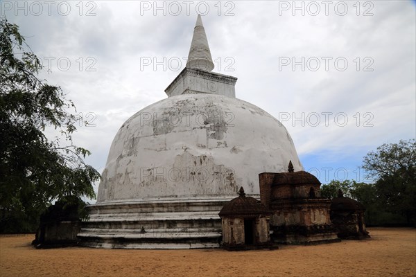 UNESCO World Heritage Site, the ancient city of Polonnaruwa, Sri Lanka, Asia, Alahana Pirivena complex, Kili Vihara stupa, Asia