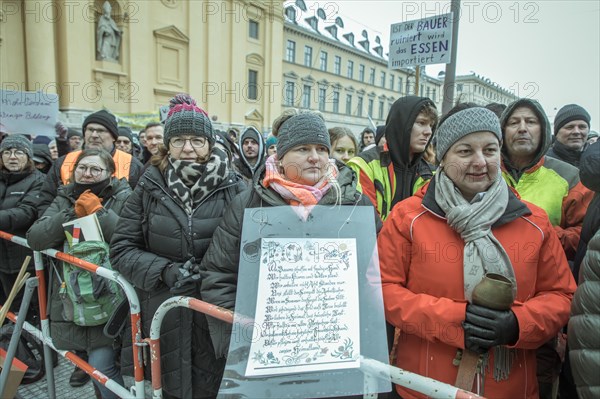 Demonstrators at the central rally, farmers' protest, Odeonsplatz, Munich, Upper Bavaria, Bavaria, Germany, Europe