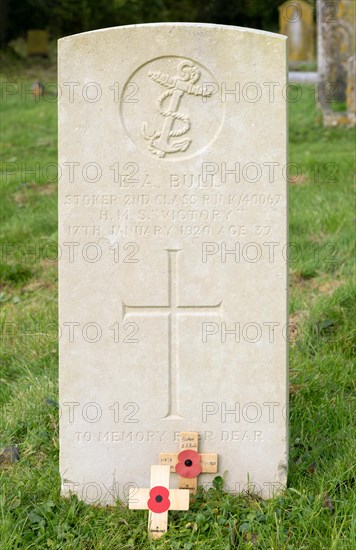 Commonwealth War Graves commission gravestone E A Bull, stoker HMS Victory 1920, Eddington, Hungerford, Berkshire, England, UK
