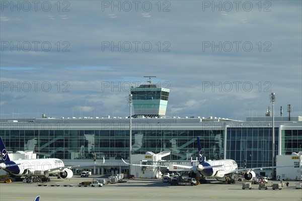 Apron control tower at Terminal 3, Munich Franz Josef Strauss Airport, Munich, Bavaria, Germany, Europe
