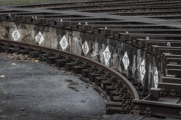 Numbered signs on the platform edge of a railway museum mark the tracks, Dahlhausen railway depot, Lost Place, Dahlhausen, Bochum, North Rhine-Westphalia, Germany, Europe