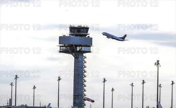 A Boeing 737-800 of the airline Ryanair takes off at BER Berlin Brandenburg Airport Willy Brandt, Schoenefeld, 28/03/2023