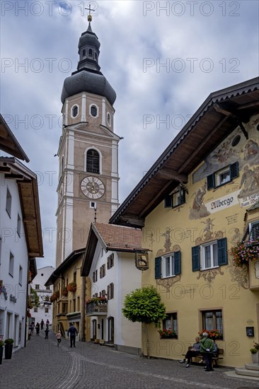 Alley in Castelrotto with the parish church of St Peter and Paul, Castelrotto, South Tyrol, Italy, Europe