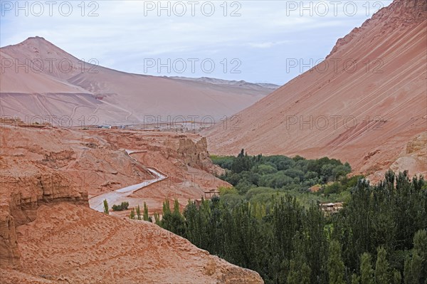 Road winding through the Flaming Mountains, Gaochang Mountains in the Tian Shan of Xinjiang near Turpan, Turfan, Tulufan, China, Asia