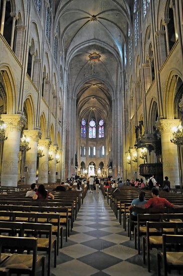 Interior view, Notre-Dame de Paris Cathedral, Ile de la Cite, 4th arrondissement, Paris, France, Europe