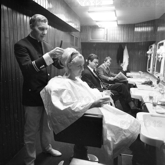 DEU, Germany, Dortmund: Personalities from politics, business and culture from the years 1965-71, Dortmund. Craft hairdressers ca. 1965, MR ja!, Europe
